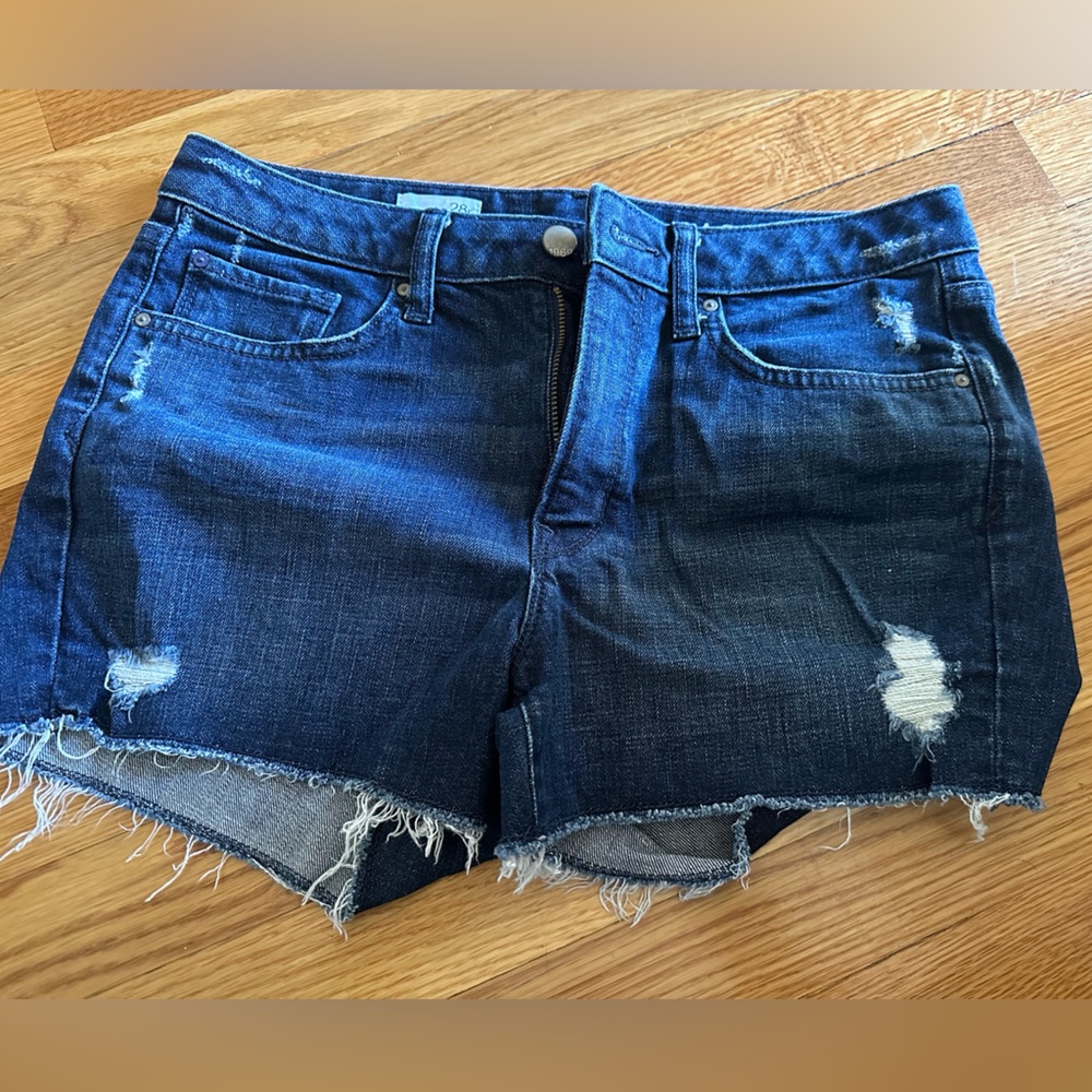 GAP denim cut off shorts - size 28 - like new